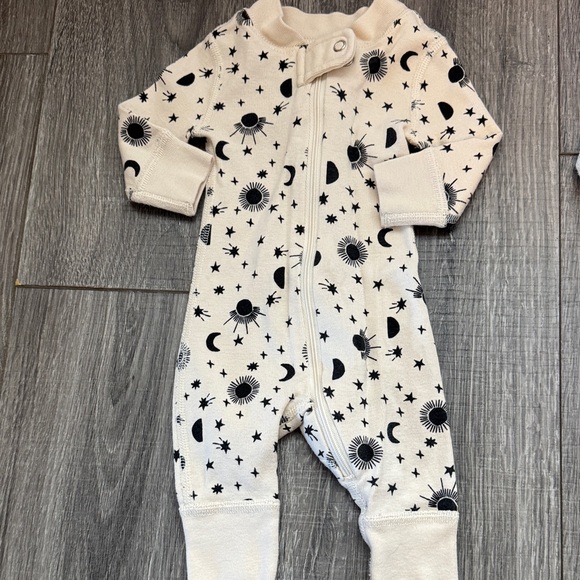 Hanna Andersson Cream Footies with Black and Pink Patterns - Picture 4 of 6